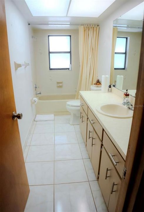 Active With Contract: $269,900 (2 beds, 2 baths, 1402 Square Feet)