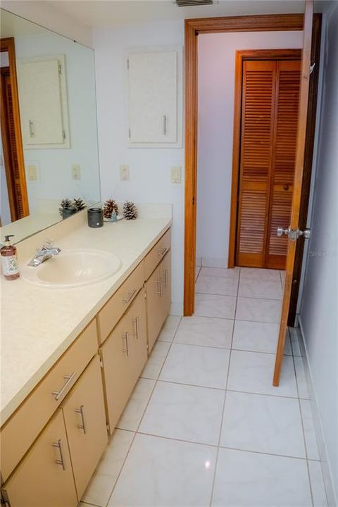 Active With Contract: $269,900 (2 beds, 2 baths, 1402 Square Feet)