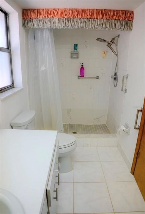 Active With Contract: $269,900 (2 beds, 2 baths, 1402 Square Feet)