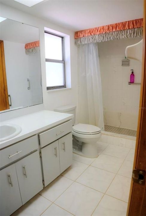 Active With Contract: $269,900 (2 beds, 2 baths, 1402 Square Feet)
