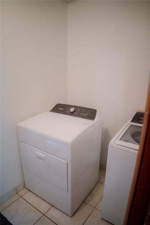 Active With Contract: $269,900 (2 beds, 2 baths, 1402 Square Feet)