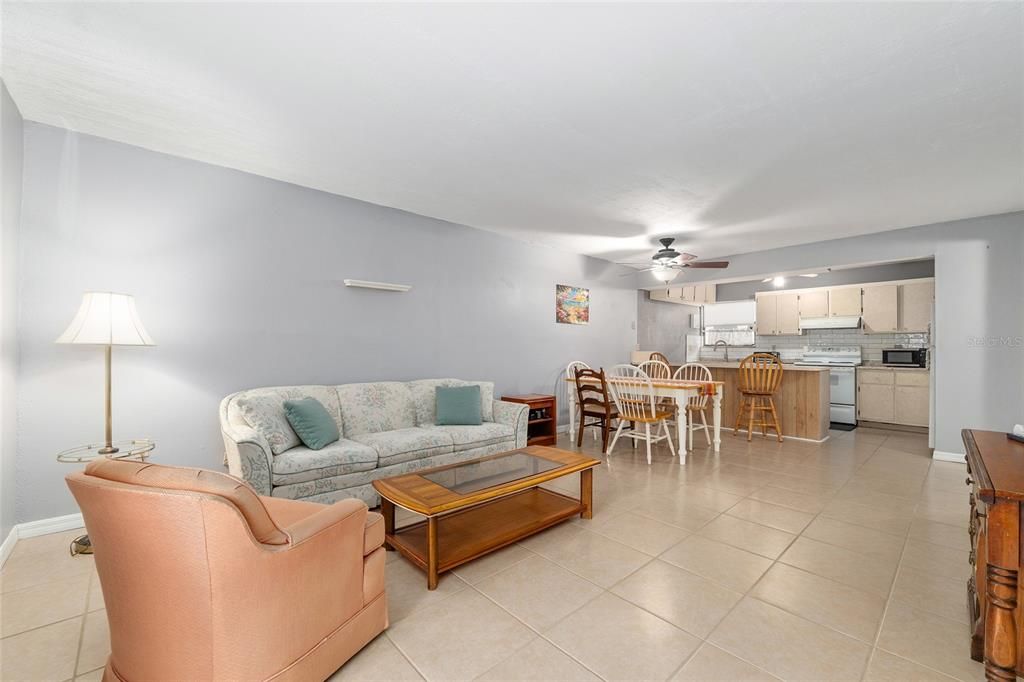 En Venta: $81,900 (1 camas, 1 baños, 876 Pies cuadrados)