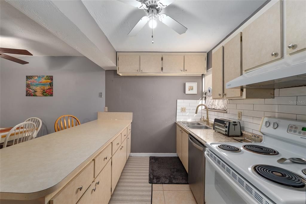 En Venta: $81,900 (1 camas, 1 baños, 876 Pies cuadrados)