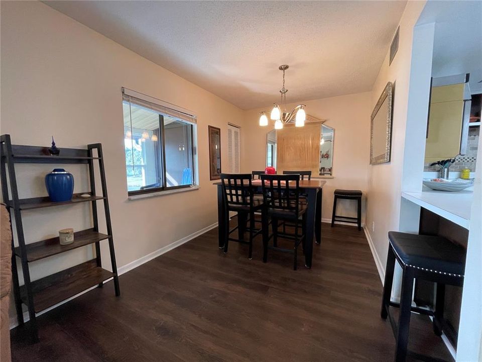 待售: $109,900 (2 贝兹, 2 浴室, 1108 平方英尺)