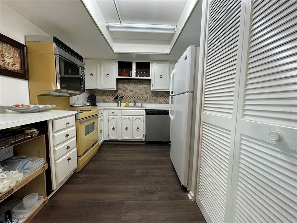 待售: $109,900 (2 贝兹, 2 浴室, 1108 平方英尺)