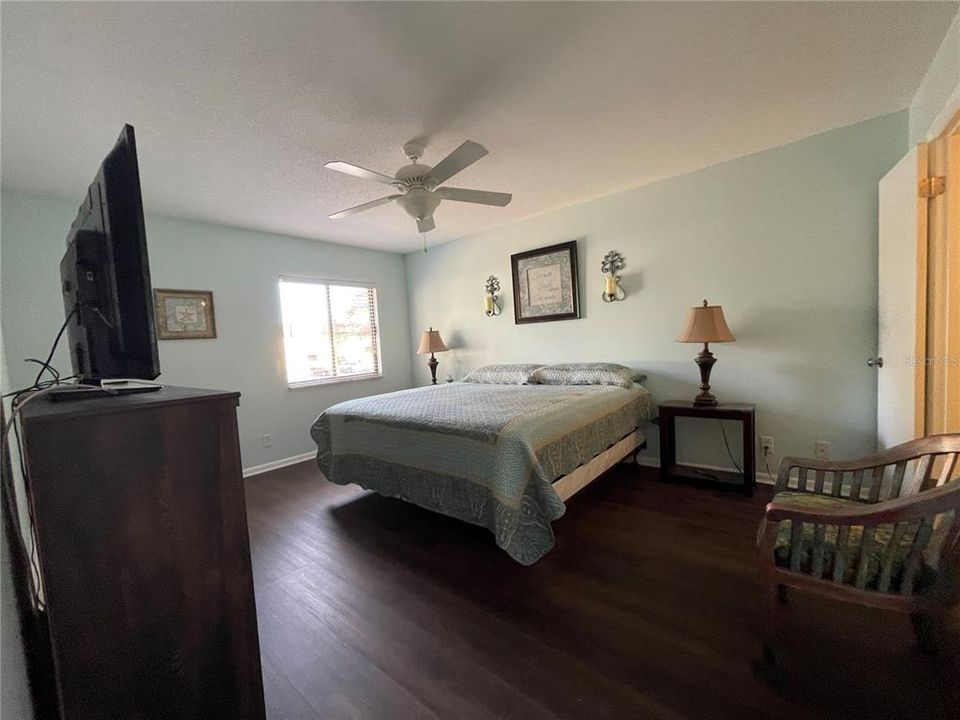 待售: $109,900 (2 贝兹, 2 浴室, 1108 平方英尺)