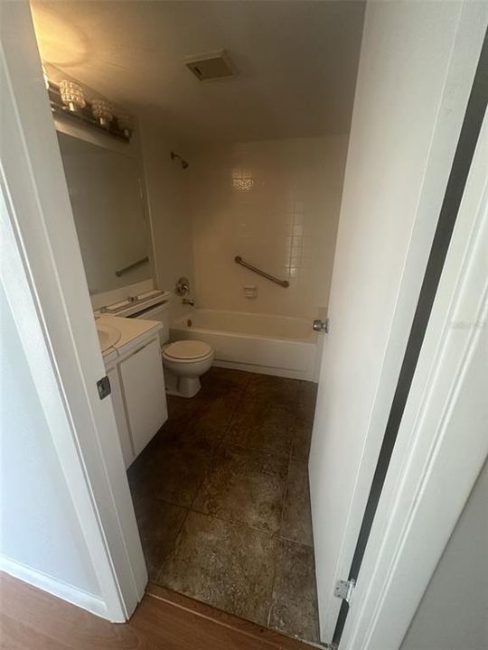 Active With Contract: $1,500 (2 beds, 2 baths, 1064 Square Feet)