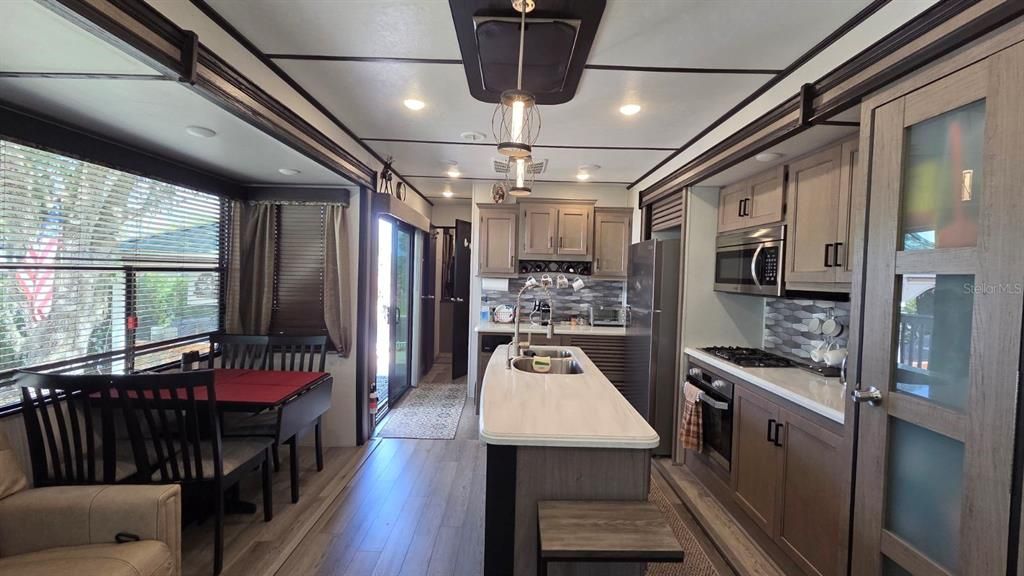 На продажу: $359,000 (0.07 acres)