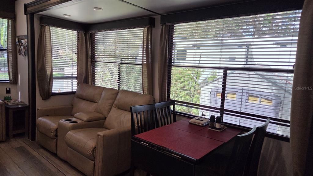 На продажу: $359,000 (0.07 acres)