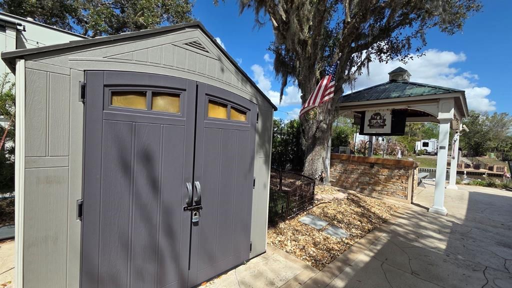 На продажу: $359,000 (0.07 acres)