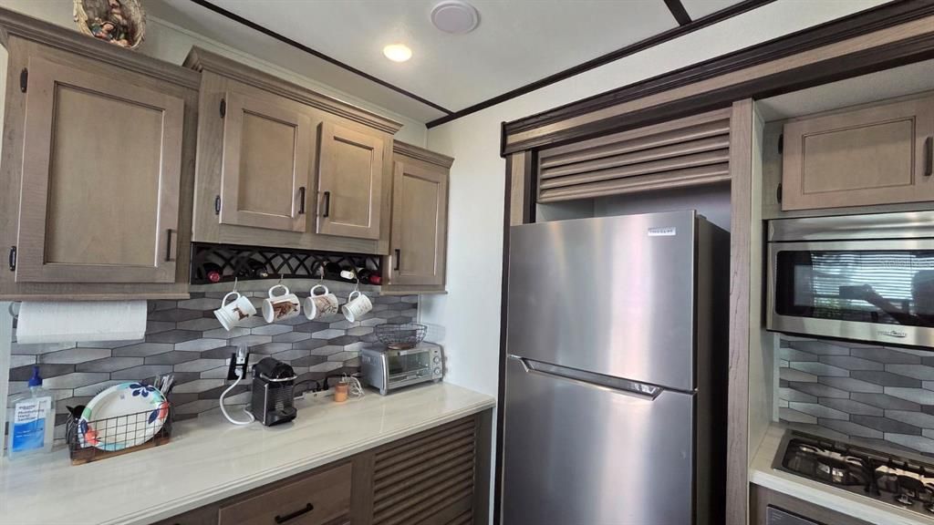 На продажу: $359,000 (0.07 acres)