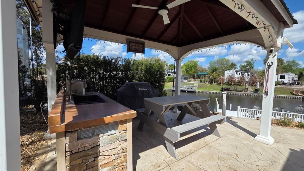 На продажу: $359,000 (0.07 acres)