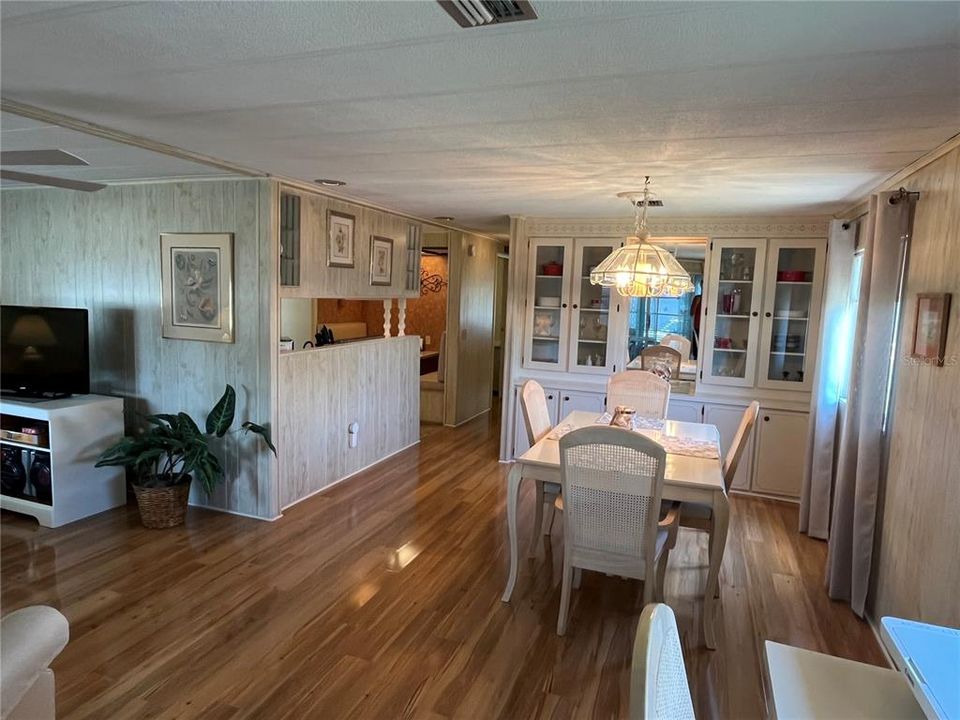 Activo con contrato: $135,000 (2 camas, 2 baños, 1128 Pies cuadrados)
