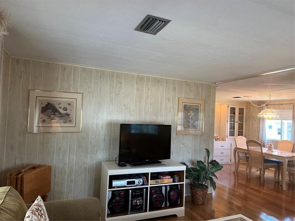 Activo con contrato: $135,000 (2 camas, 2 baños, 1128 Pies cuadrados)