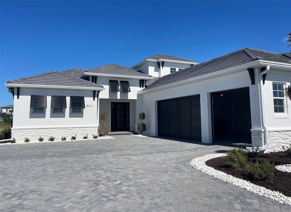 Vendido Recientemente: $1,377,280 (4 camas, 4 baños, 3555 Pies cuadrados)