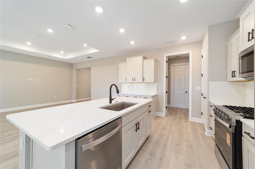 For Sale: $418,695 (2 beds, 2 baths, 1718 Square Feet)