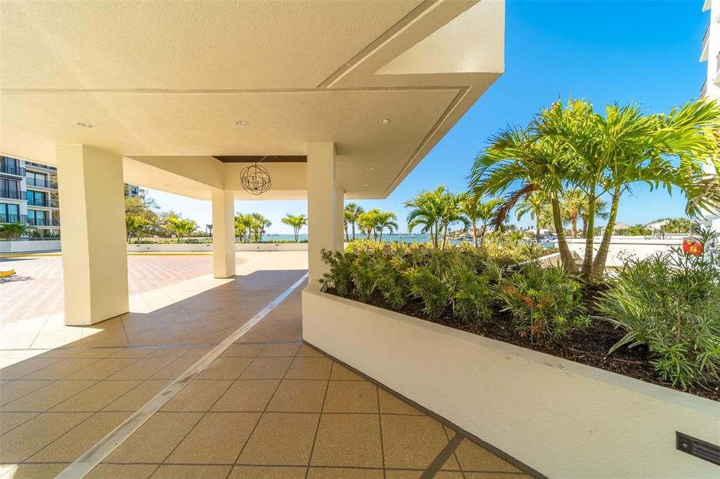 For Sale: $774,900 (2 beds, 2 baths, 1844 Square Feet)