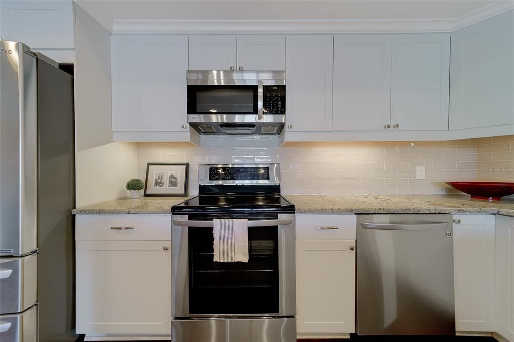 For Sale: $774,900 (2 beds, 2 baths, 1844 Square Feet)