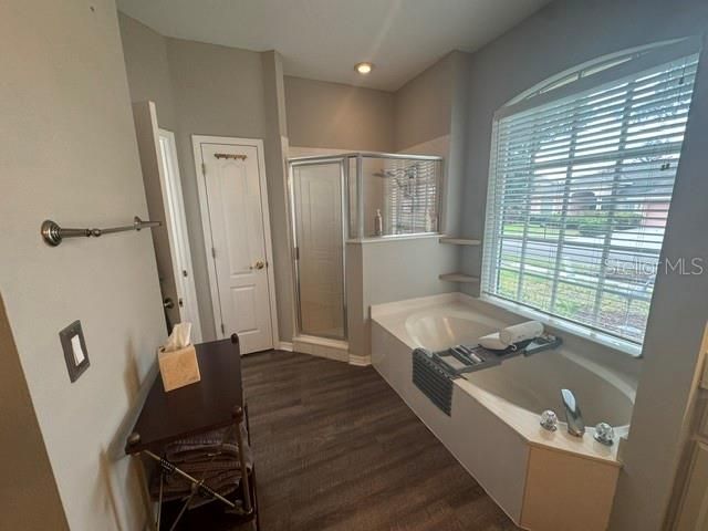 En Venta: $639,900 (4 camas, 3 baños, 2252 Pies cuadrados)