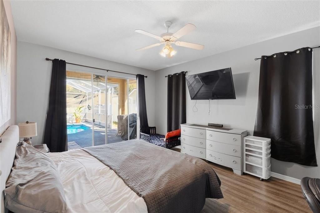 En Venta: $639,900 (4 camas, 3 baños, 2252 Pies cuadrados)