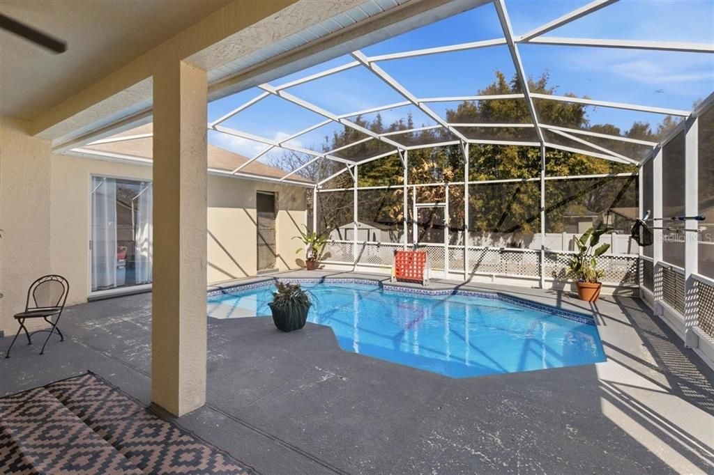 En Venta: $639,900 (4 camas, 3 baños, 2252 Pies cuadrados)