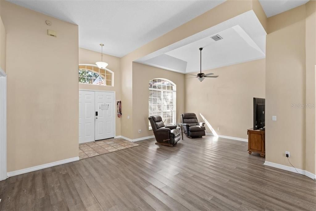 En Venta: $639,900 (4 camas, 3 baños, 2252 Pies cuadrados)