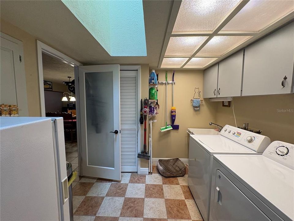 Activo con contrato: $630,000 (3 camas, 3 baños, 2627 Pies cuadrados)