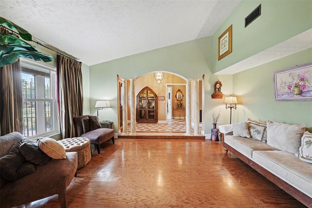 Activo con contrato: $630,000 (3 camas, 3 baños, 2627 Pies cuadrados)