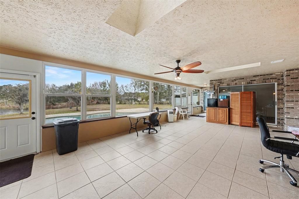 Activo con contrato: $630,000 (3 camas, 3 baños, 2627 Pies cuadrados)