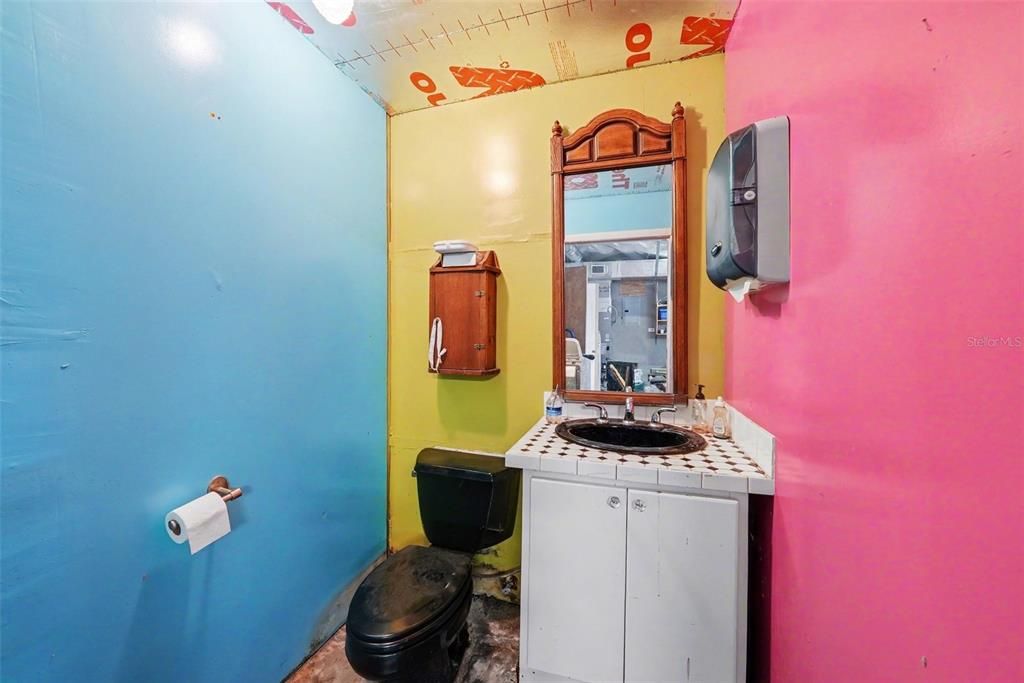 Activo con contrato: $630,000 (3 camas, 3 baños, 2627 Pies cuadrados)