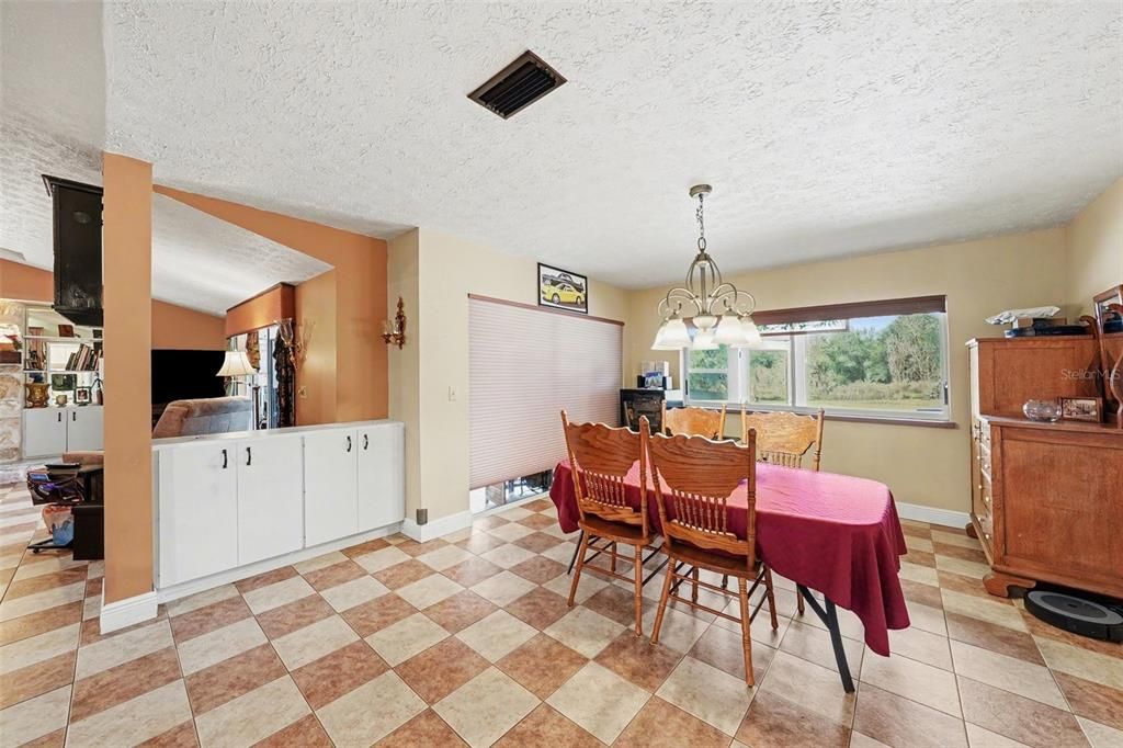 Activo con contrato: $630,000 (3 camas, 3 baños, 2627 Pies cuadrados)
