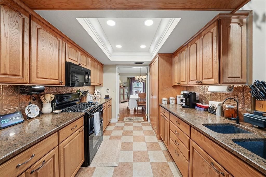 Activo con contrato: $630,000 (3 camas, 3 baños, 2627 Pies cuadrados)