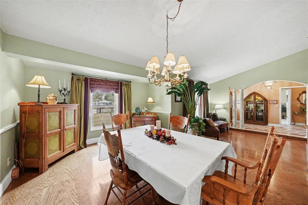 Activo con contrato: $630,000 (3 camas, 3 baños, 2627 Pies cuadrados)