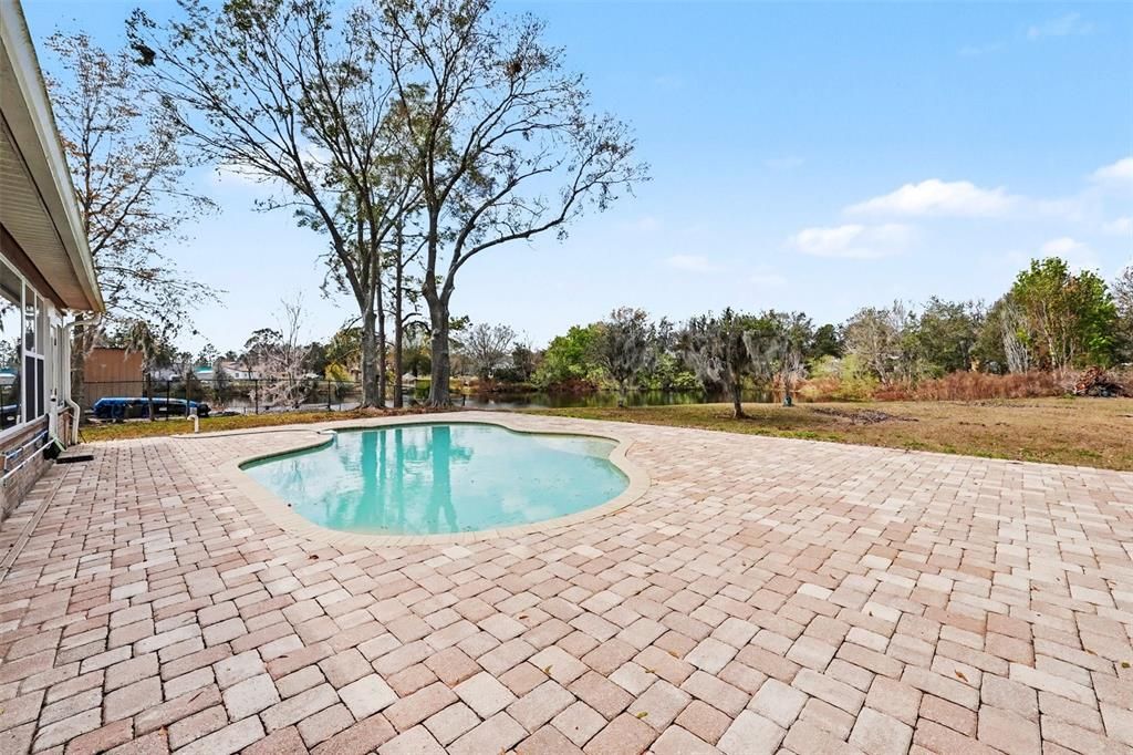 Activo con contrato: $630,000 (3 camas, 3 baños, 2627 Pies cuadrados)