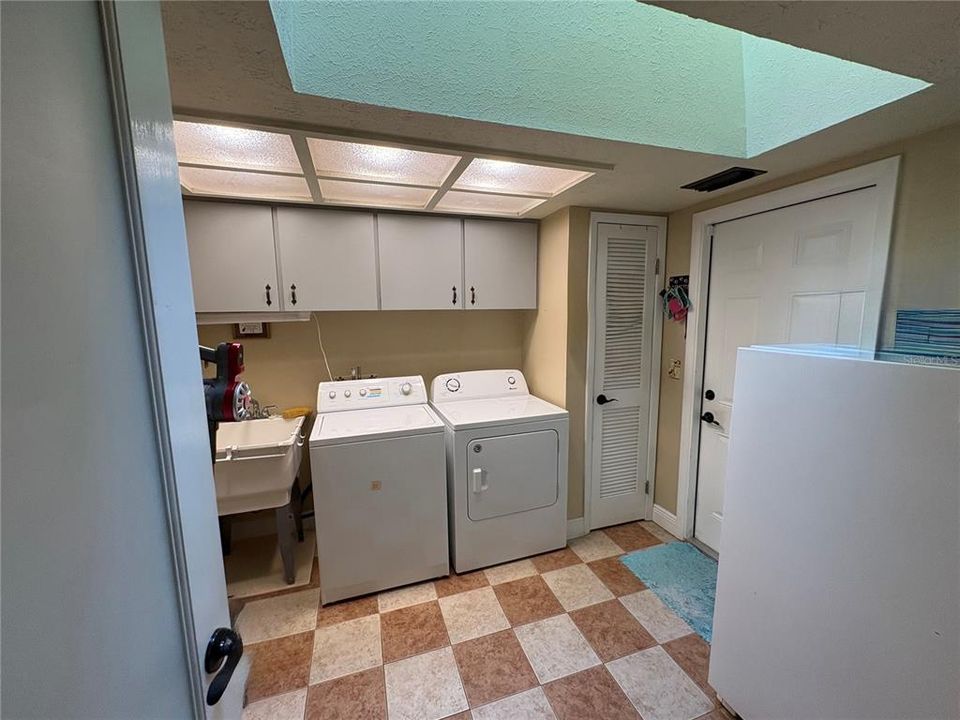 Activo con contrato: $630,000 (3 camas, 3 baños, 2627 Pies cuadrados)