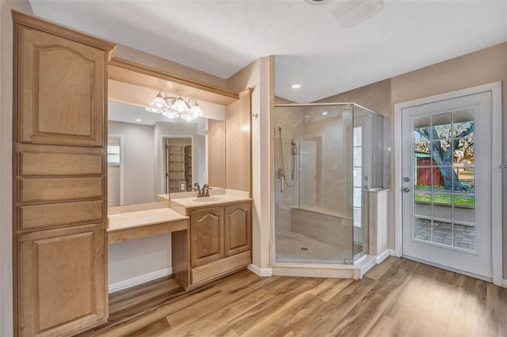 Activo con contrato: $665,000 (3 camas, 3 baños, 2017 Pies cuadrados)