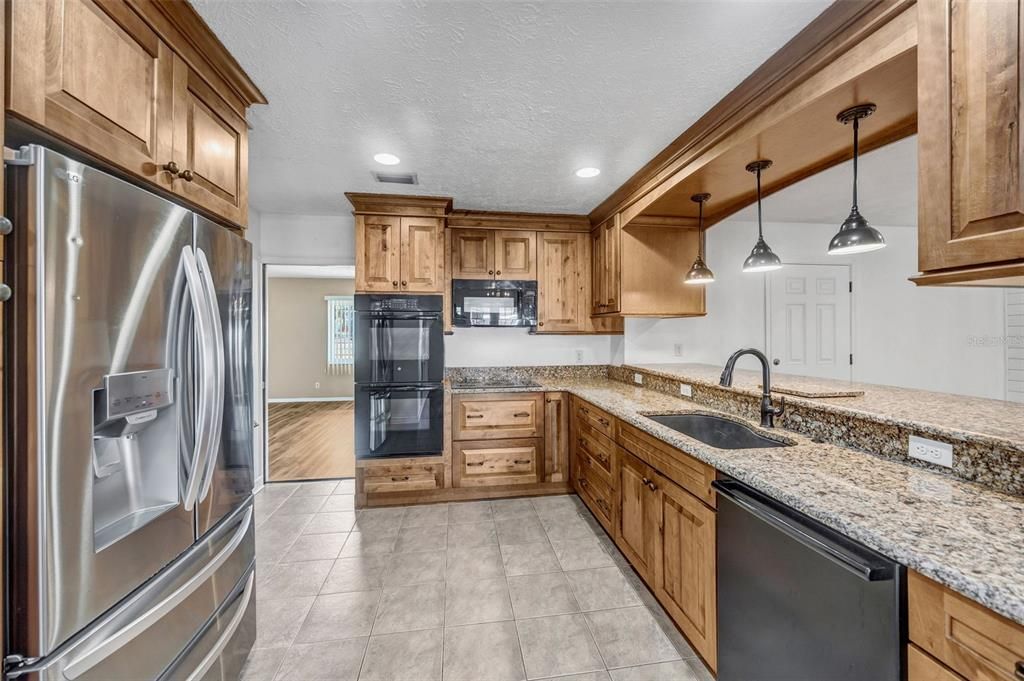 Activo con contrato: $665,000 (3 camas, 3 baños, 2017 Pies cuadrados)
