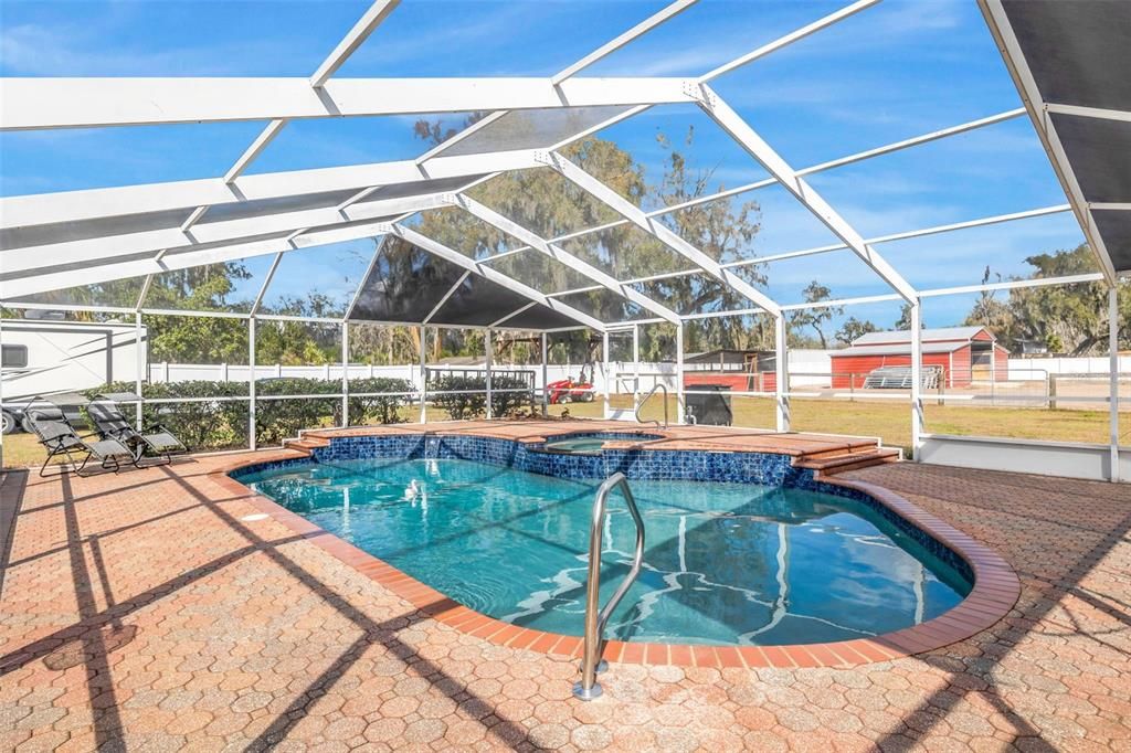 Activo con contrato: $665,000 (3 camas, 3 baños, 2017 Pies cuadrados)