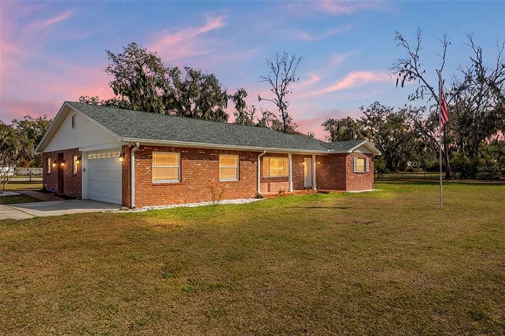 Activo con contrato: $665,000 (3 camas, 3 baños, 2017 Pies cuadrados)
