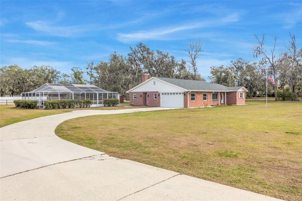Activo con contrato: $665,000 (3 camas, 3 baños, 2017 Pies cuadrados)