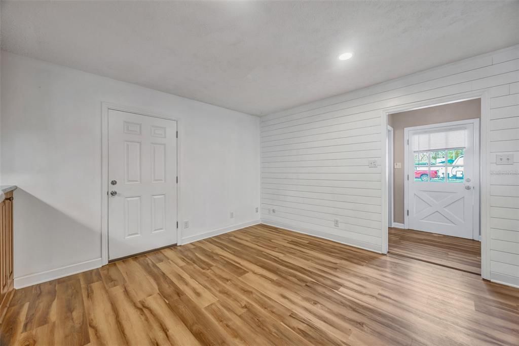 Activo con contrato: $665,000 (3 camas, 3 baños, 2017 Pies cuadrados)