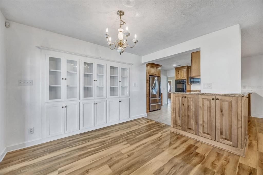 Activo con contrato: $665,000 (3 camas, 3 baños, 2017 Pies cuadrados)