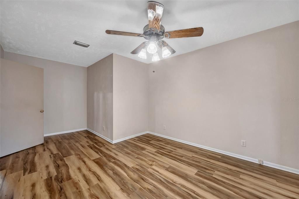 Activo con contrato: $665,000 (3 camas, 3 baños, 2017 Pies cuadrados)