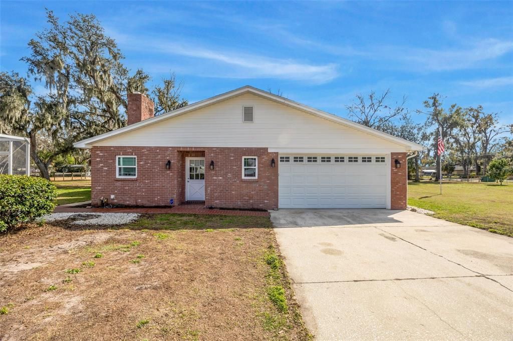 Activo con contrato: $665,000 (3 camas, 3 baños, 2017 Pies cuadrados)