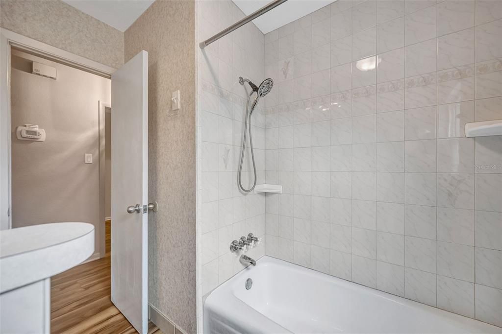 Activo con contrato: $665,000 (3 camas, 3 baños, 2017 Pies cuadrados)