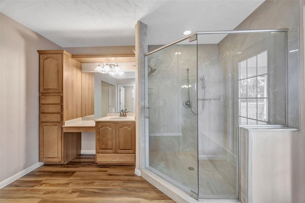 Activo con contrato: $665,000 (3 camas, 3 baños, 2017 Pies cuadrados)