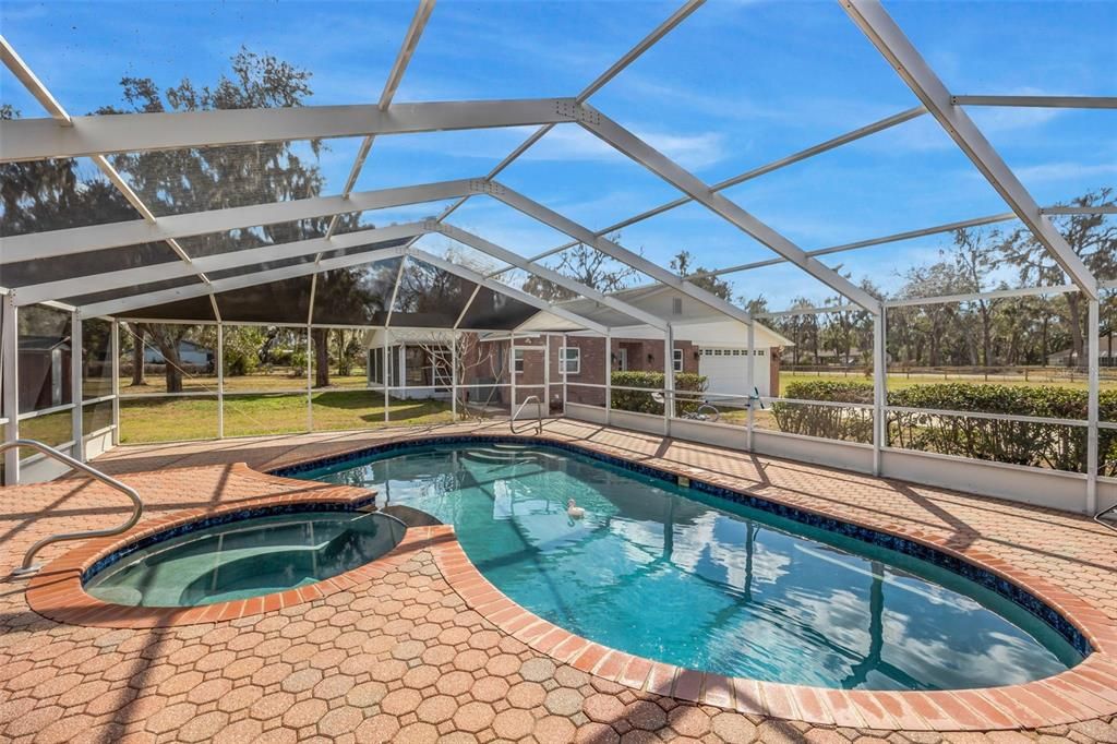 Activo con contrato: $665,000 (3 camas, 3 baños, 2017 Pies cuadrados)