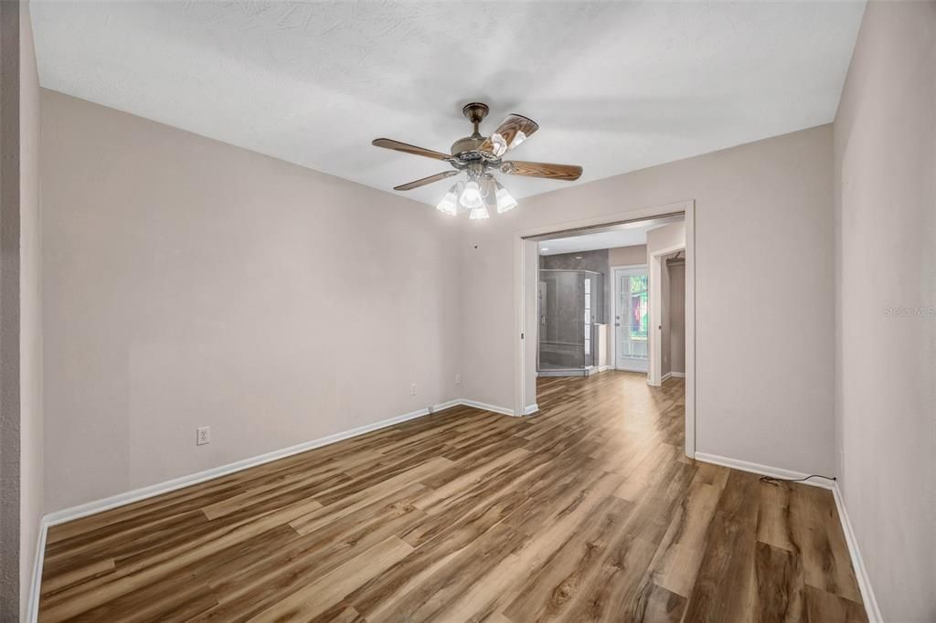 Activo con contrato: $665,000 (3 camas, 3 baños, 2017 Pies cuadrados)