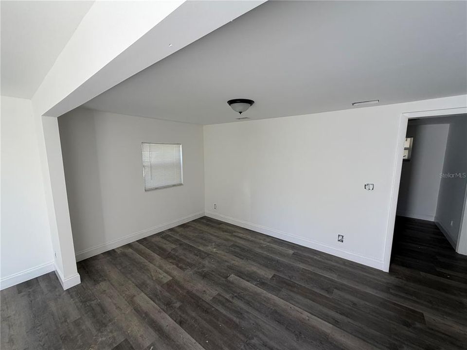 For Rent: $1,099 (2 beds, 1 baths, 783 Square Feet)