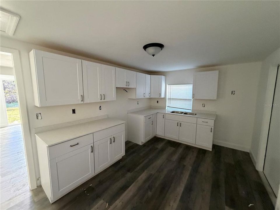 For Rent: $1,099 (2 beds, 1 baths, 783 Square Feet)